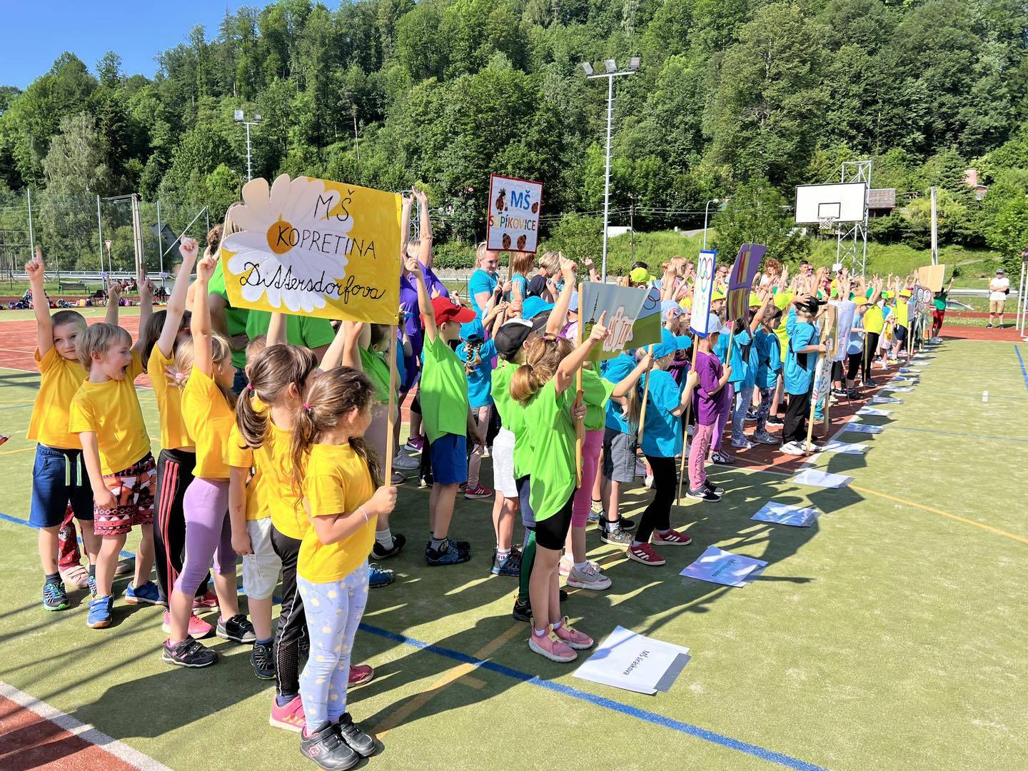 Čtvrtý ročník Olympiády pro nejmenší: Malí sportovci zářili na hřišti ZŠ Jeseník!